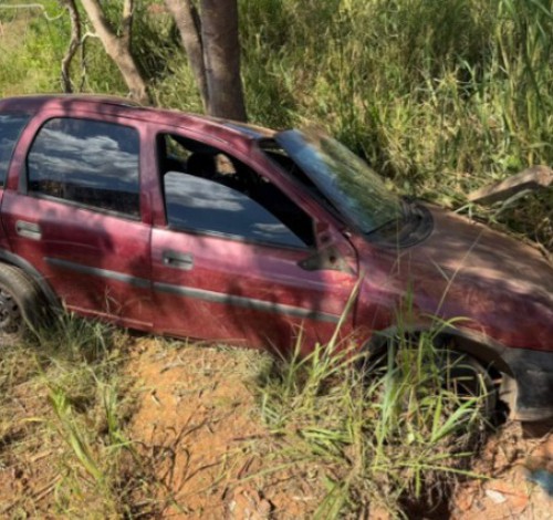 Jovem é preso por dirigir embriagado após sair de estrada e bater em árvore em Lagoa Formosa