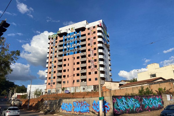 Prédio inacabado é transformado por artistas e vira espaço cultural em Patos de Minas