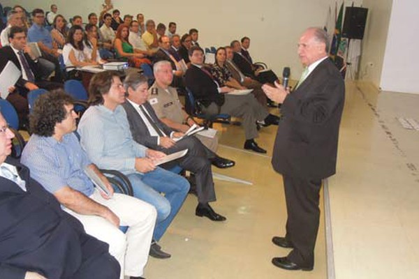 Com várias autoridades, Justiça apresenta Sistema Processual Eletrônico em Patos de Minas