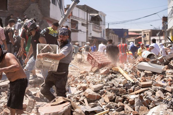 Forte terremoto deixa pelo menos 20 mortos na Colômbia