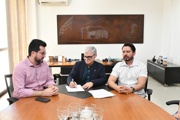 UFU assina contrato com construtora que vai concluir obras do Campus em Patos de Minas