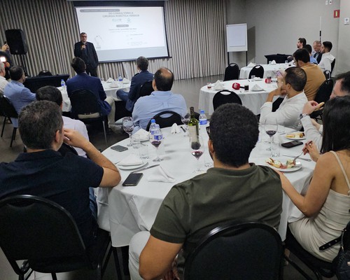 Pioneiro em cirurgia robótica na região, Hospital Vera Cruz apresenta resultados e reúne médicos em seminário