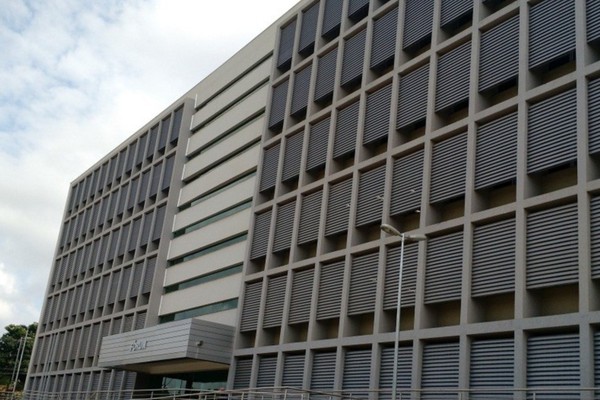 Mãe de aluna é indiciada por desacato após discussão com professora em escola de Patos de Minas