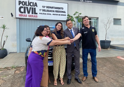 Deputada Estadual Lud Falcão entrega viatura para Delegacia da Mulher de Patos de Minas