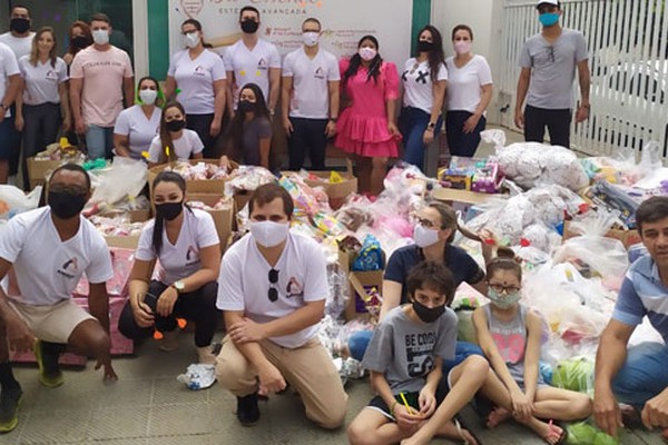 Grupo Amigos que Ajudam realiza entrega de brinquedos e Kits para crianças em Patos de Minas