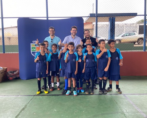 Prefeitura entrega obra de cobertura da quadra poliesportiva na Praça Vila São José Operário