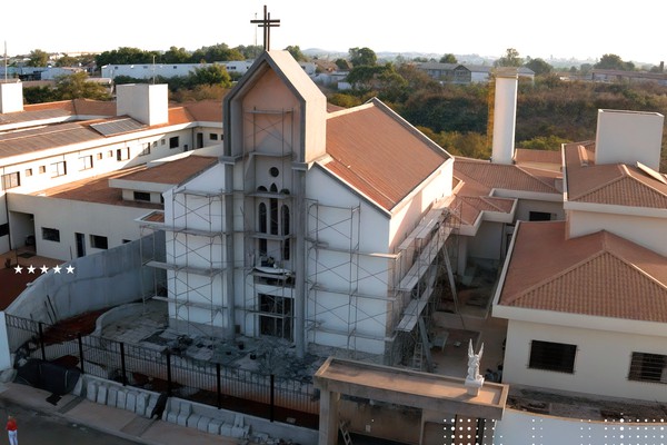 Com obra de capela quase finalizada, as irmãs carmelitas convocam a comunidade patense para participar da última rifa