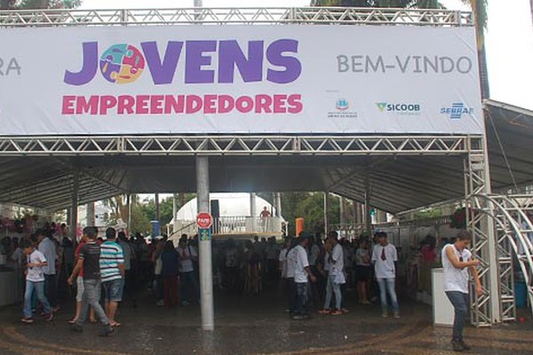 Feira do Jovem Empreendedor vai reunir dois mil alunos na Praça do Fórum em Patos de Minas
