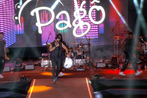 Banda Pagô mostra muita animação com um mix de sucessos; veja ao vivo