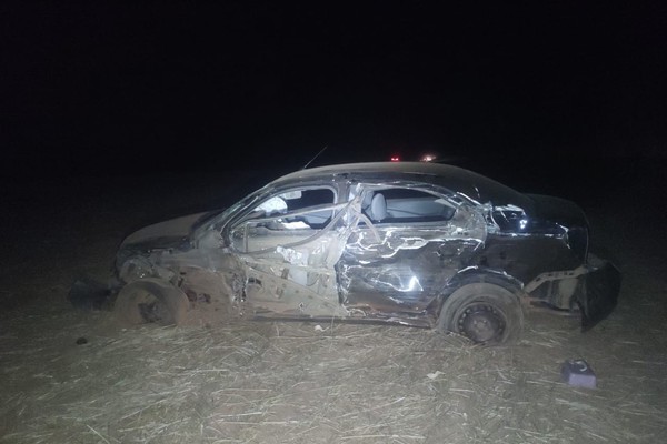 Motorista de furgão cochila ao volante e causa acidente na MG-410, em Presidente Olegário