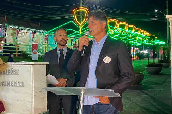 Cleides Júnior, Presidente do Sindicato Rural, fala na abertura da Fenamilho e pede benção de monsenhor; veja ao vivo