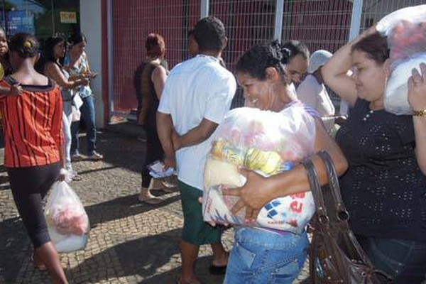 Campanha Natal Solidário distribui 1.600 cestas para famílias carentes
