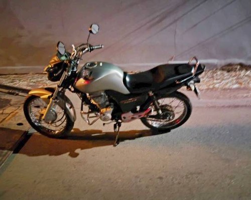 Jovem pinta caracteres de placa de motocicleta recém adquirida e acaba preso na MGC-354, em Patos de Minas