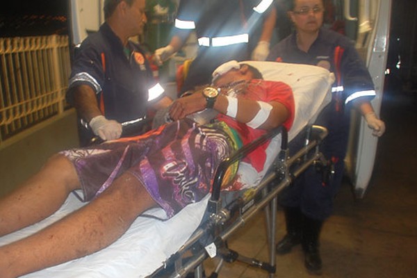 Jovem fica gravemente ferido ao ser alvo de disparos de arma de fogo em Patos de Minas