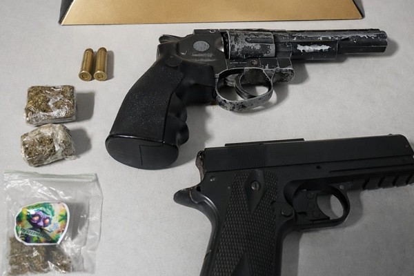 Polícia encerra festa clandestina com menores e apreende arma de fogo e drogas no Alto da Serra