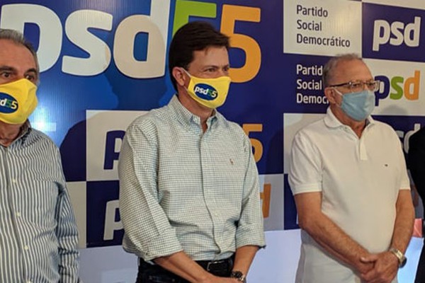 Ao lado de Arlindo Porto e Doutor Hely, Arnaldo Queiroz é lançado candidato a prefeito pelo PSD