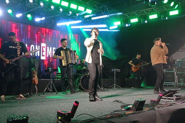 Marlon e Meiron levantam o público com o sucesso “Seu Astral” de Jorge e Mateus; veja ao vivo