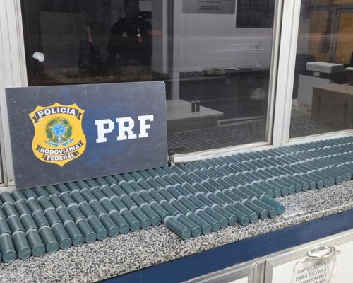 Bomba sobre rodas: PRF intercepta caminhão com mais de meia tonelada de pólvora clandestina na BR 262