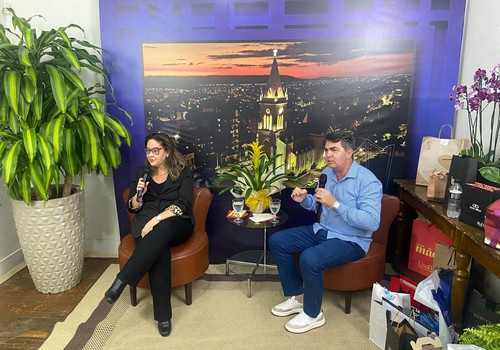 Patos Hoje destaca palestra de Andrea Vermont no Centro de Convenções do UNIPAM, no dia 26/05; veja ao vivo