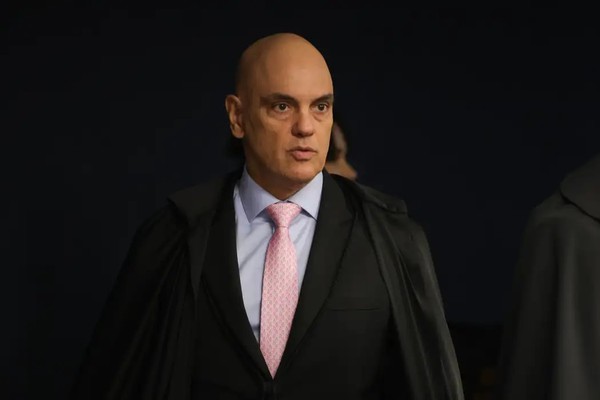 Moraes vota para condenar Bolsonaro e mais sete por golpe de Estado