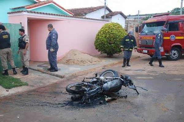 Fim de semana tem morte, veículo incendiado e invasão de casa em Patos de Minas
