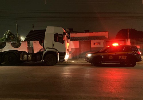 Veículo clonado e furtado em SP é interceptado pela PRF na BR-365; motorista receberia R$ 3 mil pelo "serviço"