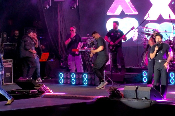 Hugo e Guilherme cantam o sucesso “Sexto sentido” na Fenamilho 2026; veja ao vivo