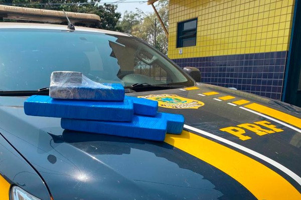 PRF de Patos de Minas prende grávida que transportava tabletes de maconha em ônibus