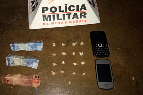 Pai e filha são presos comercializando pedras de crack em lote vago de Patrocínio