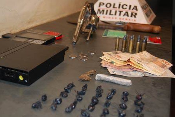 Acusados de tentativa de homicídio na rua Caetés são presos com armas e drogas
