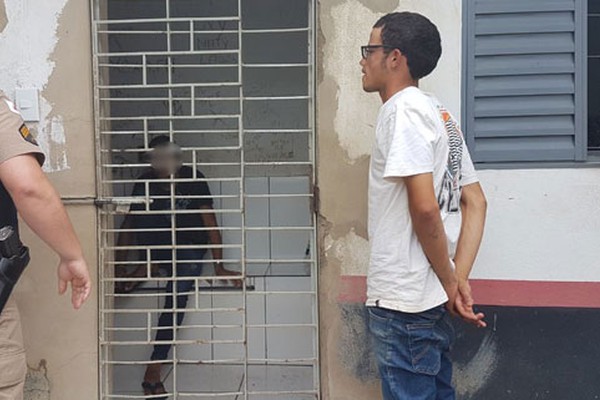 Jovem é preso pela PM após ameaçar mulher com faca no Bairro Caiçaras e roubar a bolsa