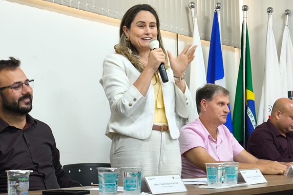 Posse da nova diretoria da AMAPAR marca momento histórico com eleição da primeira mulher presidente