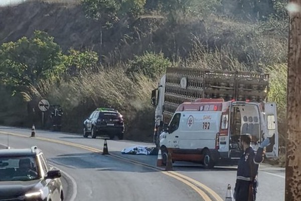 Motorista é encontrado morto ao lado de carreta na BR-352, entre Lagoa Formosa e Carmo do Paranaíba