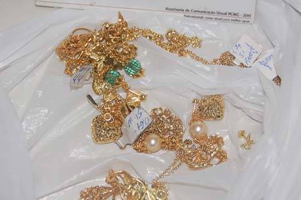 PC recupera parte de joias roubadas em relojoaria no centro de Patos de Minas
