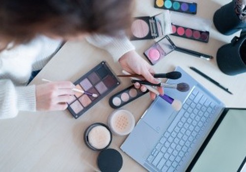 Empresas de cosméticos são condenadas por obrigar uso de fantasia em reunião de gerentes
