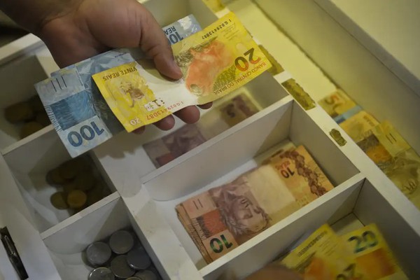 Inflação usada para corrigir salários acumula 4,11% em 12 meses
