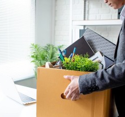Empregado que trabalhou 29 anos para empresa e foi dispensado prestes a aposentar será indenizado em R$50 mil em MG