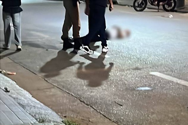 Dois jovens são assassinados a tiros na Praça Champagnat em Patos de Minas nesta madrugada