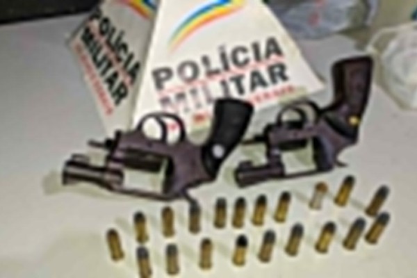 Polícia Militar encontra dois revólveres em casa no bairro Lagoinha e prende morador de 49 anos