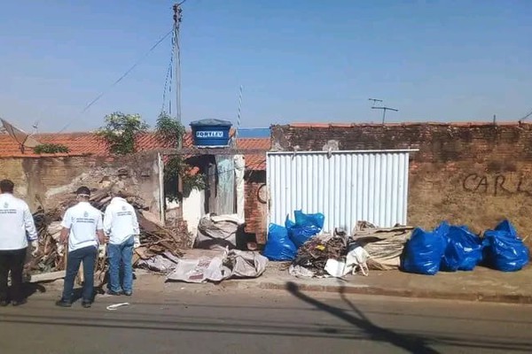 Equipes da área de saúde realizam força-tarefa para recolher resíduos em imóveis de Patos de Minas