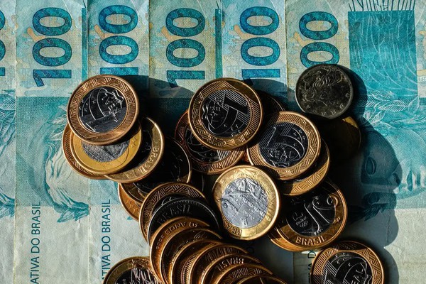 Orçamento de 2027 prevê salário mínimo maior do que o anunciado