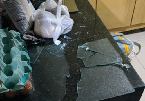 Homem é preso após agredir a própria mãe e ferir hóspede de hotel no Centro de Patos de Minas