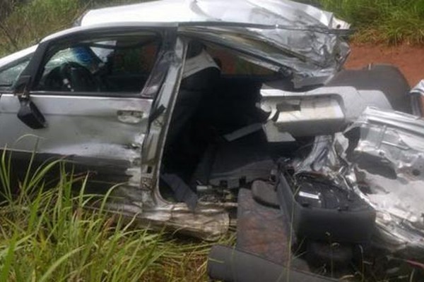 Motorista fica ferido em acidente envolvendo carreta e automóvel na BR 365 em Patos de Minas