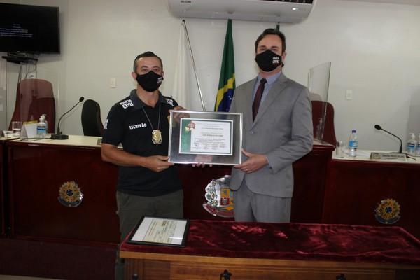 Delegado Regional, Flávio Luciano, recebe o título de cidadão honorário de Presidente Olegário