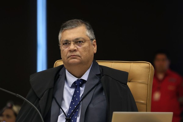 Dino cobra explicação sobre elo entre Master e instituto de Mendonça
