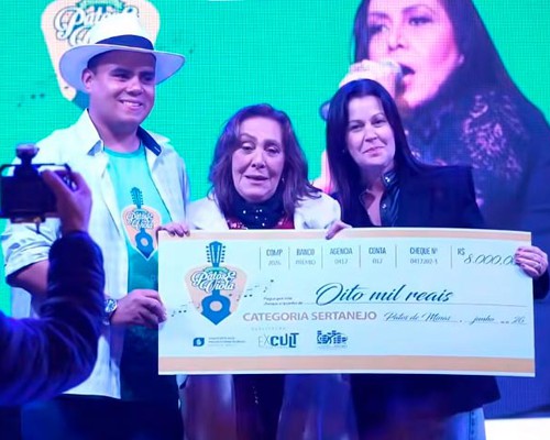 Cantora patense vence categoria Sertanejo no V Festival Patos & Viola; confira os vencedores