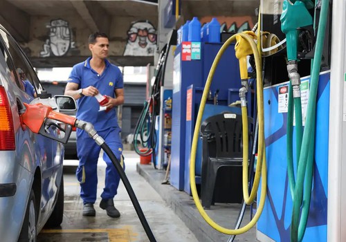 Governo fixa subvenção à gasolina em R$ 0,44 por litro
