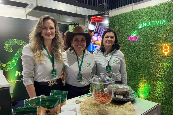Empresa leva castanhas, picolés e pastas nutritivas para a Fenamilho; veja ao vivo