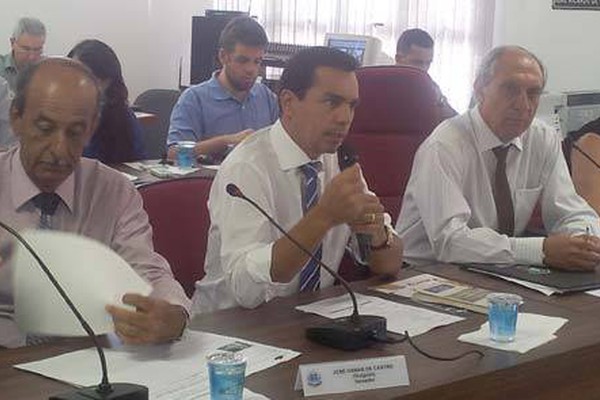 Projeto Parlamentar Solidário é apresentado aos vereadores de Patos de Minas