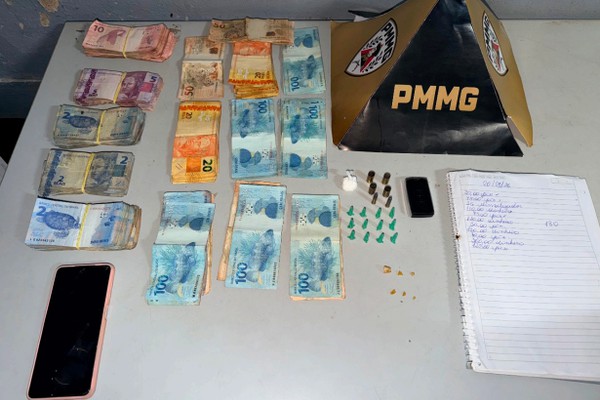 Operação da PM prende quatro por tráfico de drogas e apreende mais de R$11 mil em Patos de Minas